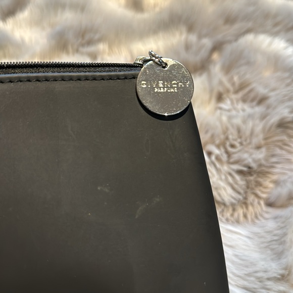 Givenchy cosmetic bag - Picture 5 of 6